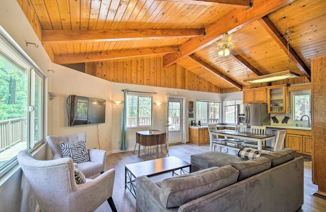 Mountain High Cabin - 2000 sq ft - 8 beds - Central AC