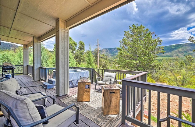 Mountain High Pines Retreat w/ Hot Tub + Views!