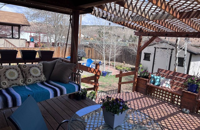 Mountain house with direct access to resorts!