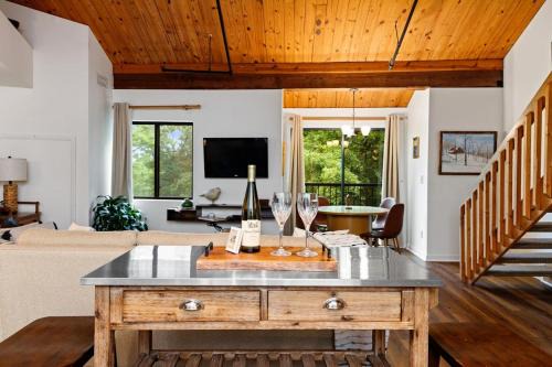 Mountain Inn Lodge 64 with Wintergreen Advantage