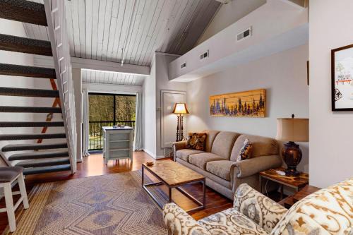 Mountain Inn Lodge 82 with Wintergreen Advantage