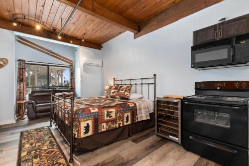 Mountain Inn Studio 93 with Wintergreen Advantage