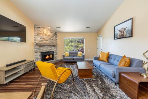 Mountain Jewel Modern Townhome in the Pines Great Location Near Downtown Flagstaff