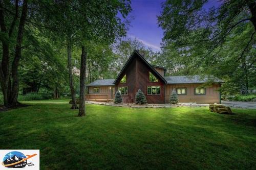 Mountain & Lake Escape w/Hot Tub & Free Massages!