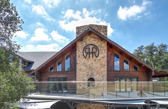 Mountain Luxury Lodge in Alpine!