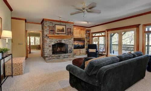 Mountain Memories - Viking gas range GE double ovenwarmer Lake views