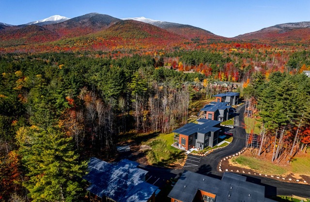 Mountain Modern Home on Lake Everest! Only 3 miles to Whiteface!