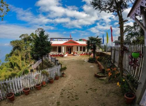 Mountain Paradise Homestay By StayApart