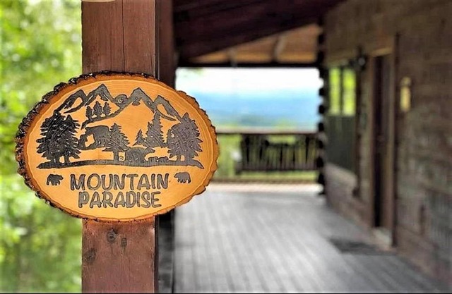 Mountain Paradise Mountain Views, Hot Tub & Free Attraction Tickets