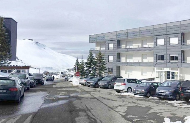Mountain Retreat: 2-Bedroom Apartment with Ski Access in Arette