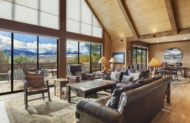 Mountain Retreat-Amazing Views-Gourmet Kitchen-Air Conditioning STR2024-038