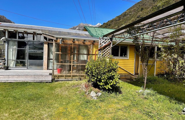 Mountain Retreat Beautiful Nature Peaceful Surroundings Trails Sleeps 8+ Guests