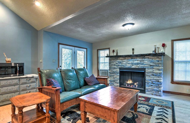 Mountain Retreat w/ Hot Tub: Close to Trails!