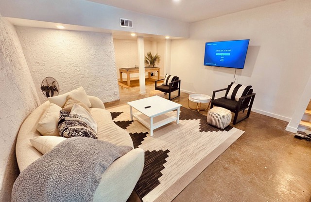 Mountain Retreat w pool 7 bedrooms ping pong near Buckhead