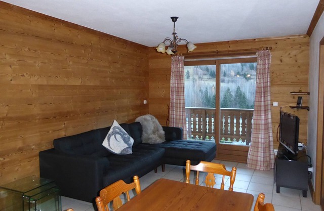 Estilo Montaña: Apartamento con Balcón y Vistas al Sur