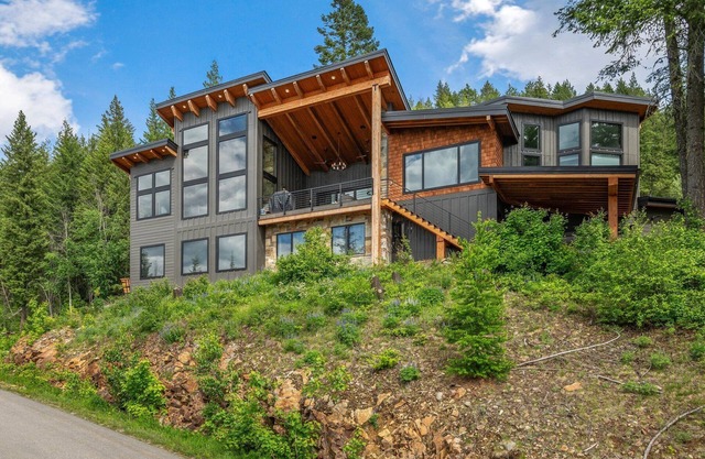 Mountain Retreat with Stunning Views of Lake Pend Oreille & Schweitzer Mountain