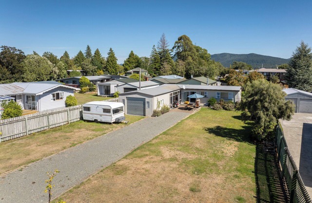 Mountain Serenity - Te Anau Holiday Home
