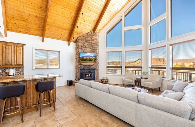 Mountain Star Retreat w/ Hot Tub and EV Charging