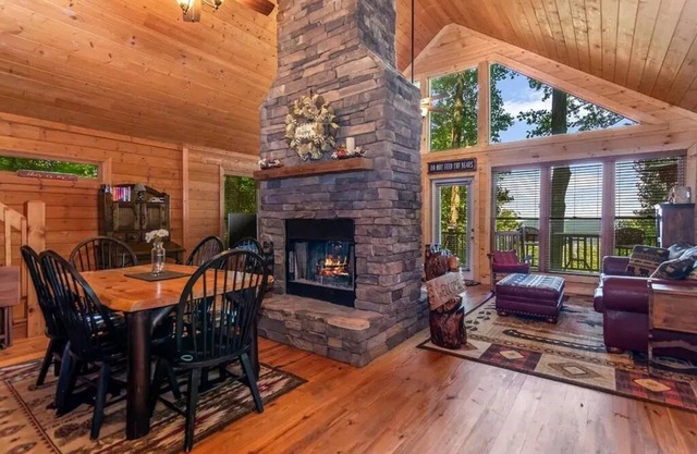 Mountain top cabin with big views and a relaxing hot tub.