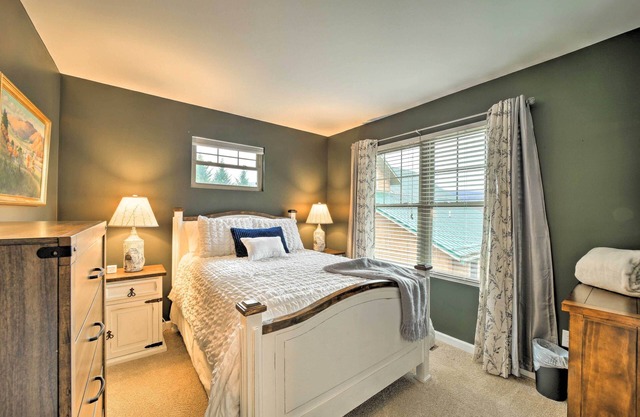 Mountain-View Apt in Canton w/ Mod Interior!