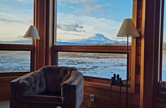 Mountain View Cabin Adjacent to Wildlife Refuge