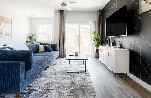Mountain View - Clean & Stylish W/ Garage Parking