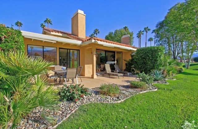 Desierto de vista a la montaña escapar