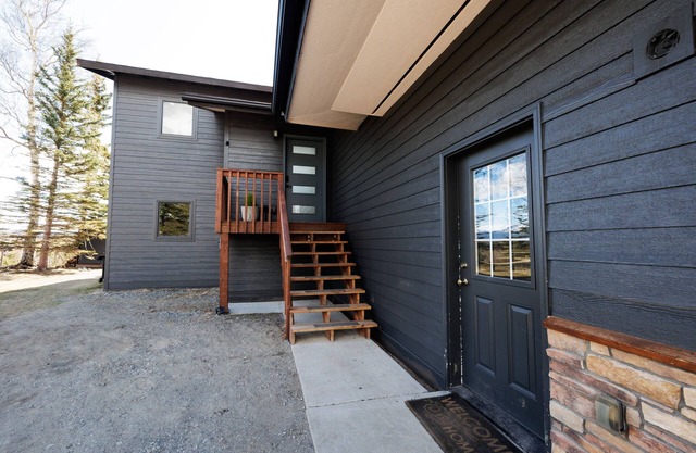 Mountain view duplex that is family sized- 3 minutes from Main St.