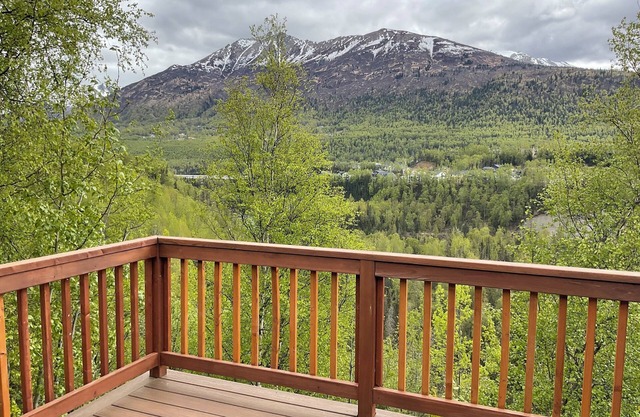 Mountain View Retreat, 4 Bedrooms, 2+ Baths,IndoorOutdoor Living,FP, Lg patio