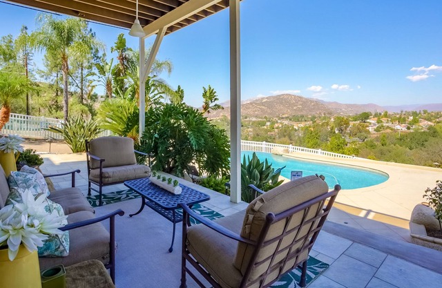 Mountain-View Estate with Shared Pool, Tropical Bar & Office
