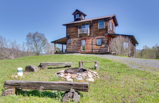 Mountain View & Fire Pit: Rustic Marshall Getaway!
