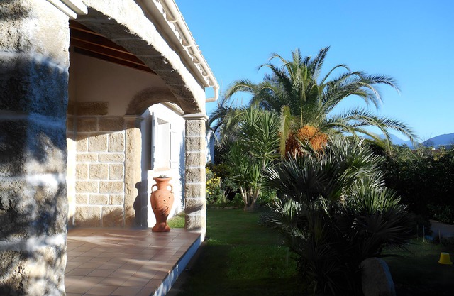 Vista a la montaña, terraza y jardín compartidos