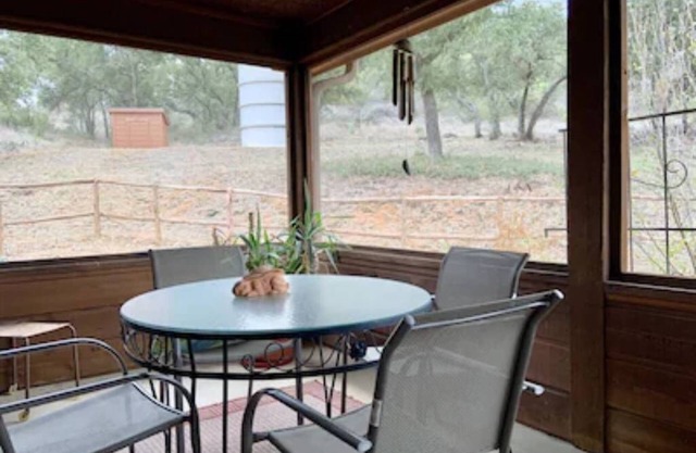 Mountain View Guest House Cabin- Ubicado a 10 millas de Enchanted Rock State Par