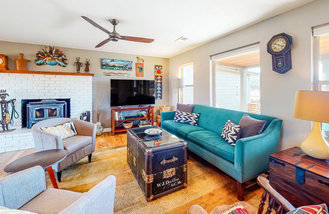 Mountain-view home with firepit, large dog-friendly yard, full kitchen & grill