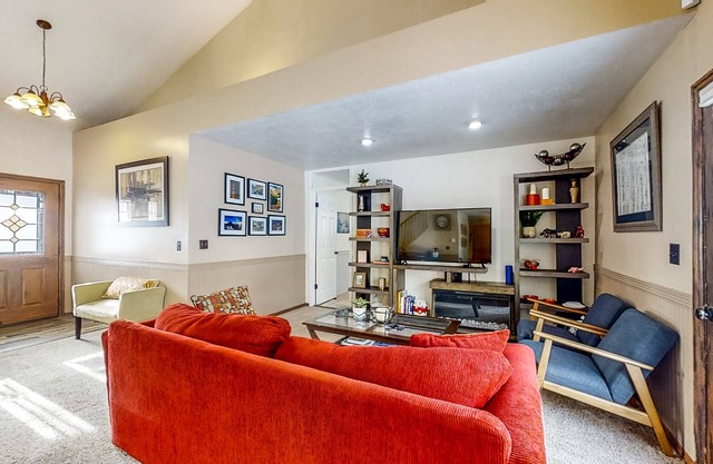 Mountain-View Home with Private Hot Tub, Jetted Tub & Wet Bar - Near Skiing