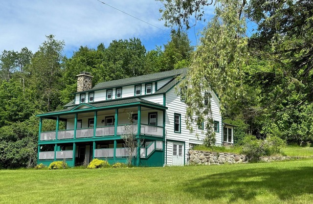 Mountain View Loj overlooking the majestic Adirondack Mountains & Ausable River