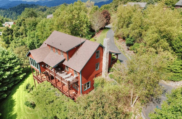 Vista a la montaña en Laurel Ridge-3 BR / 3. 5 BA, bañera de hidromasaje, mesa de piscina, WiFi, aire acondicionado, vistas, capacidad para 6 personas!