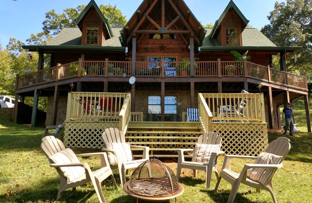 2BR Impresionantes vistas / cubierta / cocina completa / Firepit Sótano Aprtmnt Of Log Home / 2 Acr