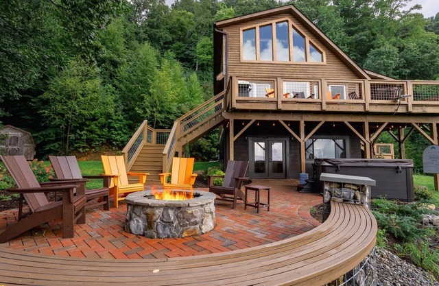Mountain View Sanctuary | Pet-Friendly Log Cabin with Long Range Views in Weaverville