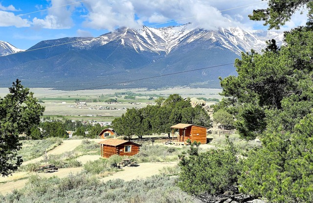 Mountain View Shared Bunkhouse: 1 Room Bunkhouse without a bathroom. 3 sets of twin bunk beds Contact us to book the full bunkhouse.
