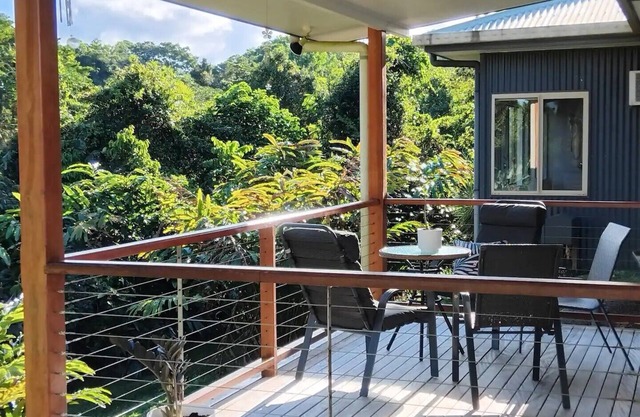 Mountain View Tropical Retreat - New Pet friendly getaway on the Cassowary Coast