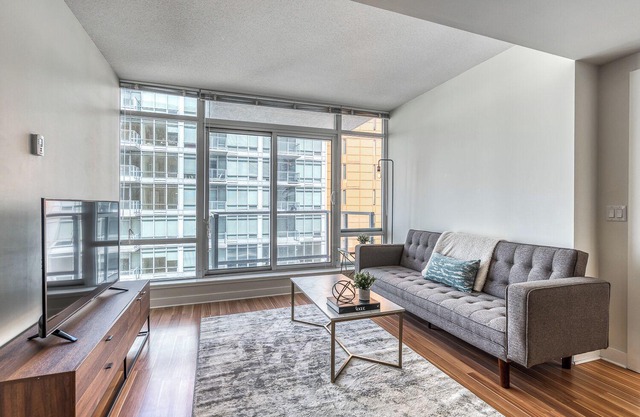 Mountain Views! Bright & Spacious 2BD 2BA Condo