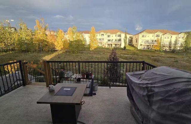Mountain views Family Home 4BDR NEAR BANFF! Ski fun