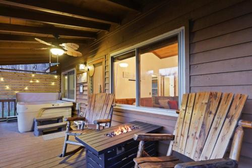 Mountain Views Hot Tub FirePit Close to town
