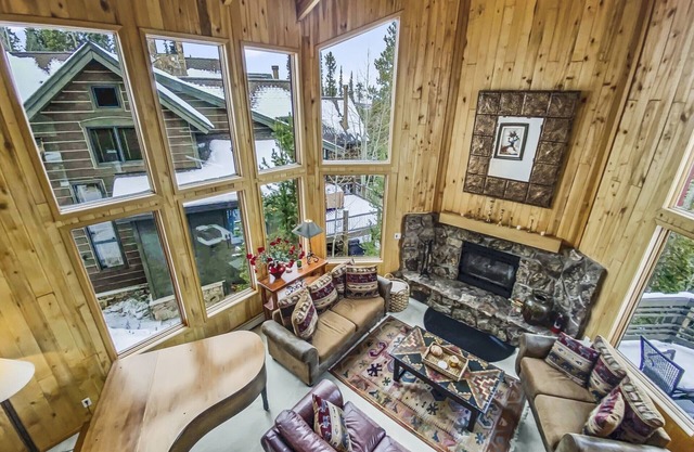 Mountain Views & Private Hot Tub Near Peak 10