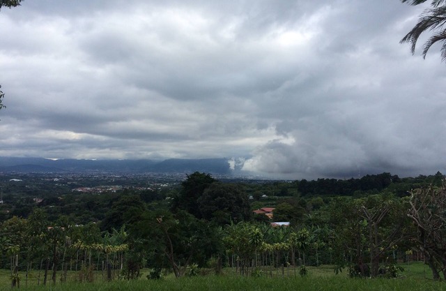 Villa de montaña a 15 minutos de S. José, con vistas espectaculares del Valle C.