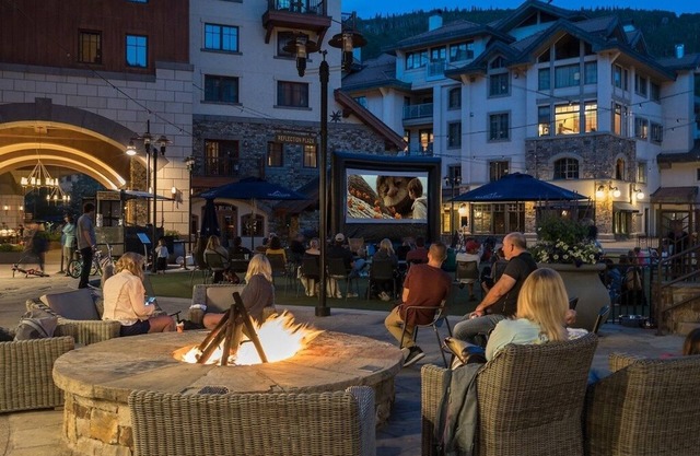 Mountain Village Panoramic Views, Hot Tub, Fireplace 3 Bedroom Townhouse by RedAwning