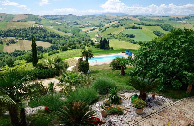 Mountains and sea.... Vacation apartment with a view