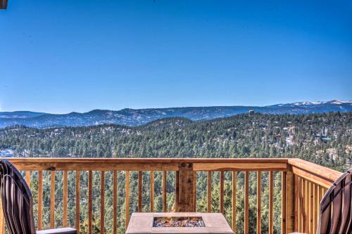 Mountains Majesty Cabin with Hot Tub and Mtn Views!