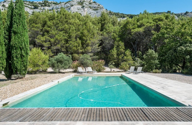 Mountainside 5 bed villa with 6m by 12m swimming pool in the Luberon Valley.